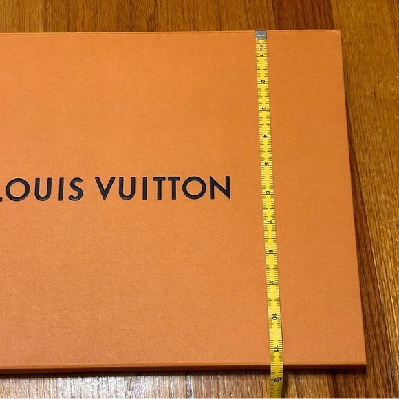 Louis Vuitton Gift Box Magnetic Closure - Picture 8 of 8